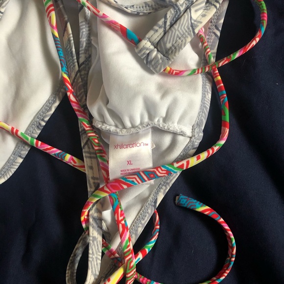 Bikini - Picture 3 of 4